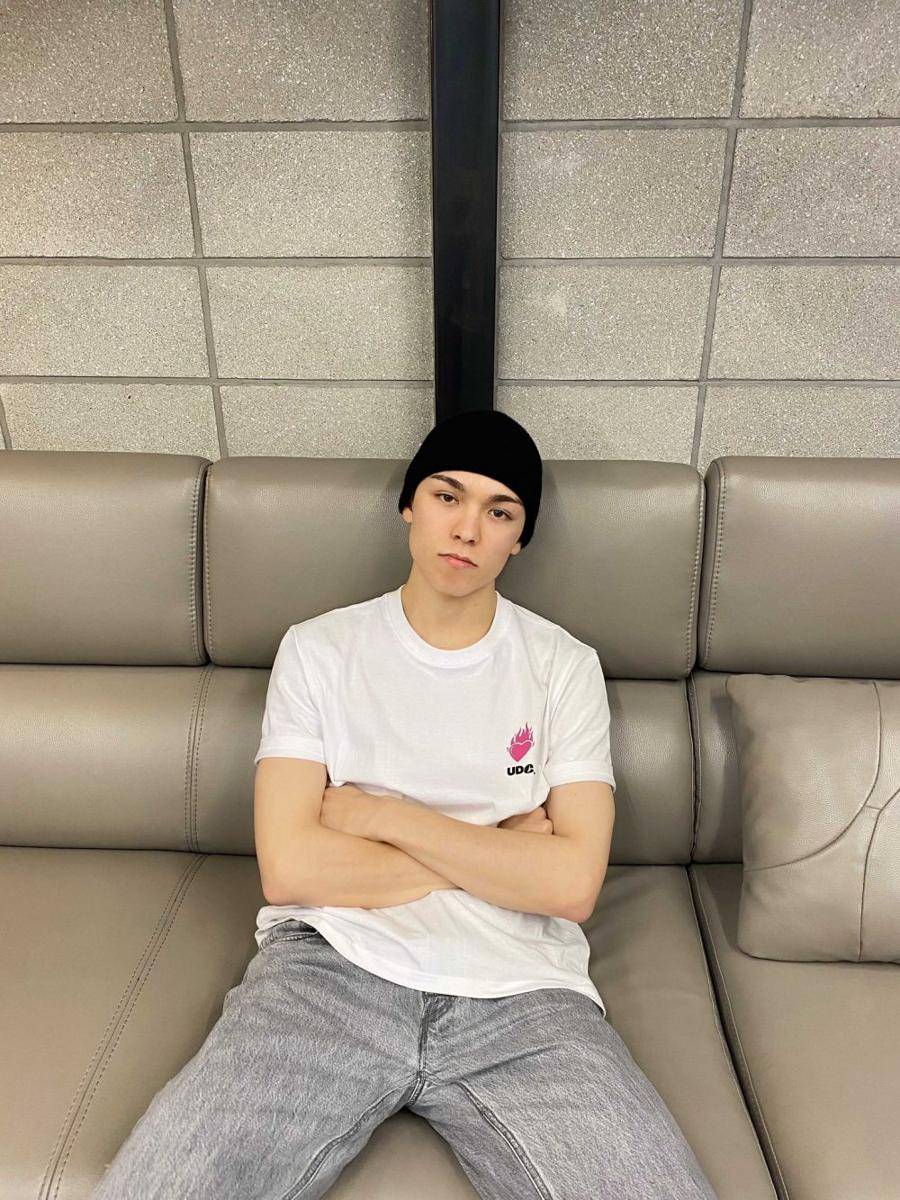 Vernon SEVENTEEN (twitter.com/pledis_17)