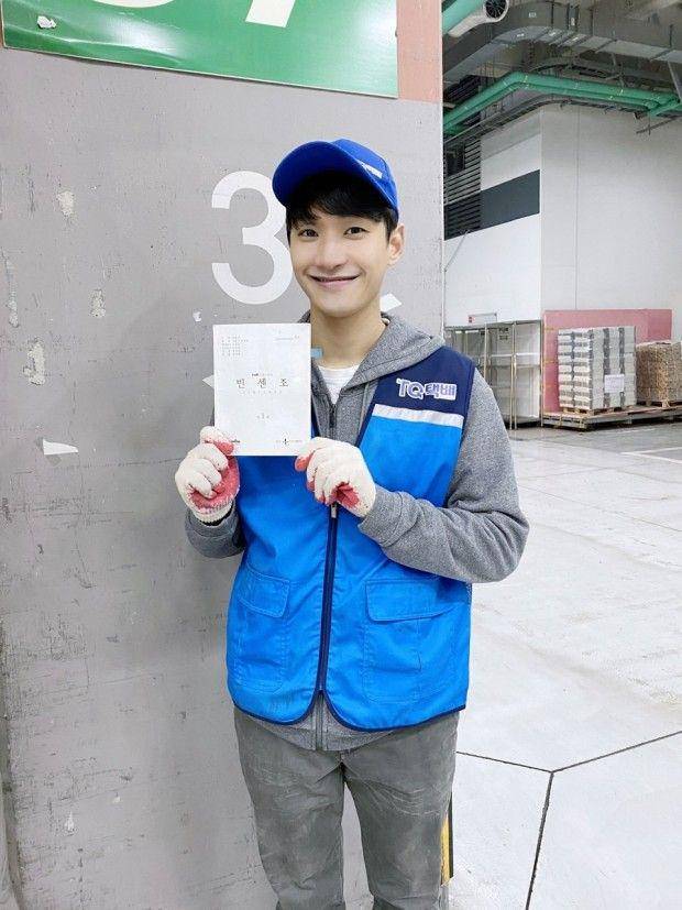 Jung Wook Jin Polisi kocak di Youth of May (dok.naver/www.topdaily.kr)