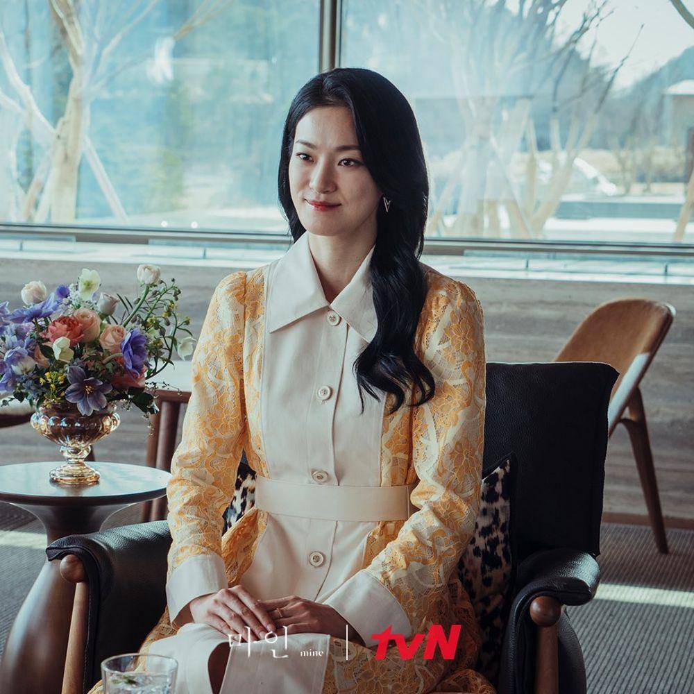 Ok Ja Yeon sebagai Kang Ja Kyung (instagram.com/tvndrama.official)