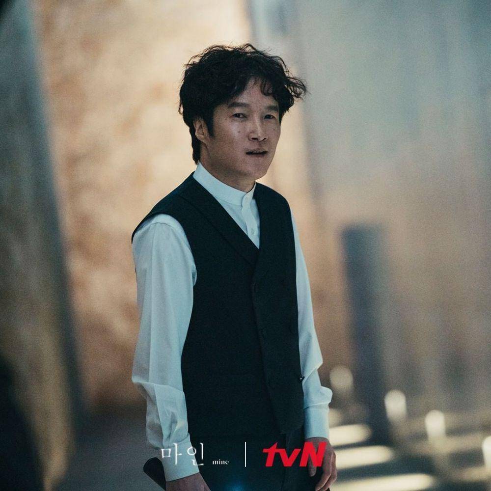 Lee Joong Ok sebagai Kim Seong Tae (instagram.com/tvndrama.official)