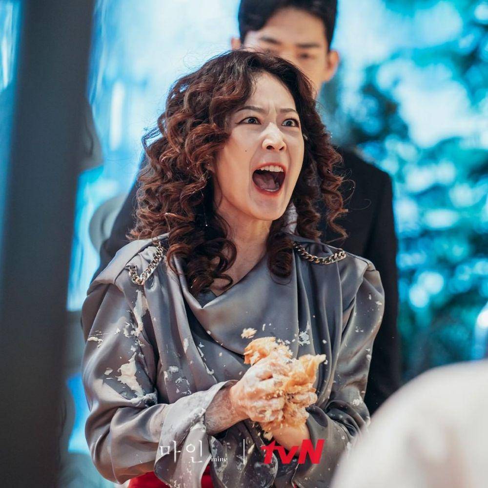 Kim Hye Hwa sebagai Han Jin Hee (instagram.com/tvndrama.official)