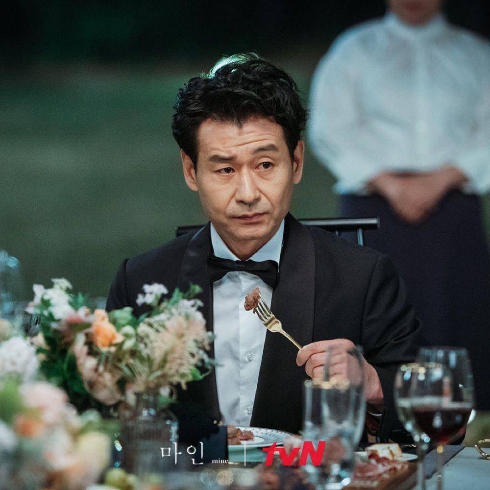 Park Hyuk Kwon sebagai Han Jin Ho (instagram.com/tvndrama.official)