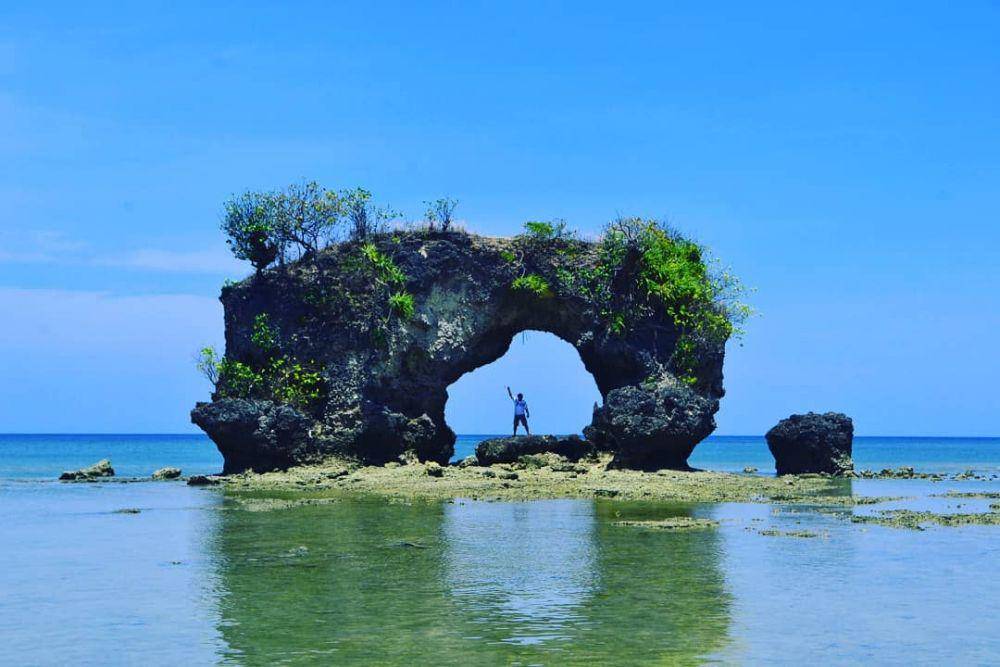 Pintu Batu Batlosa (instagram.com/erween_maitimu)