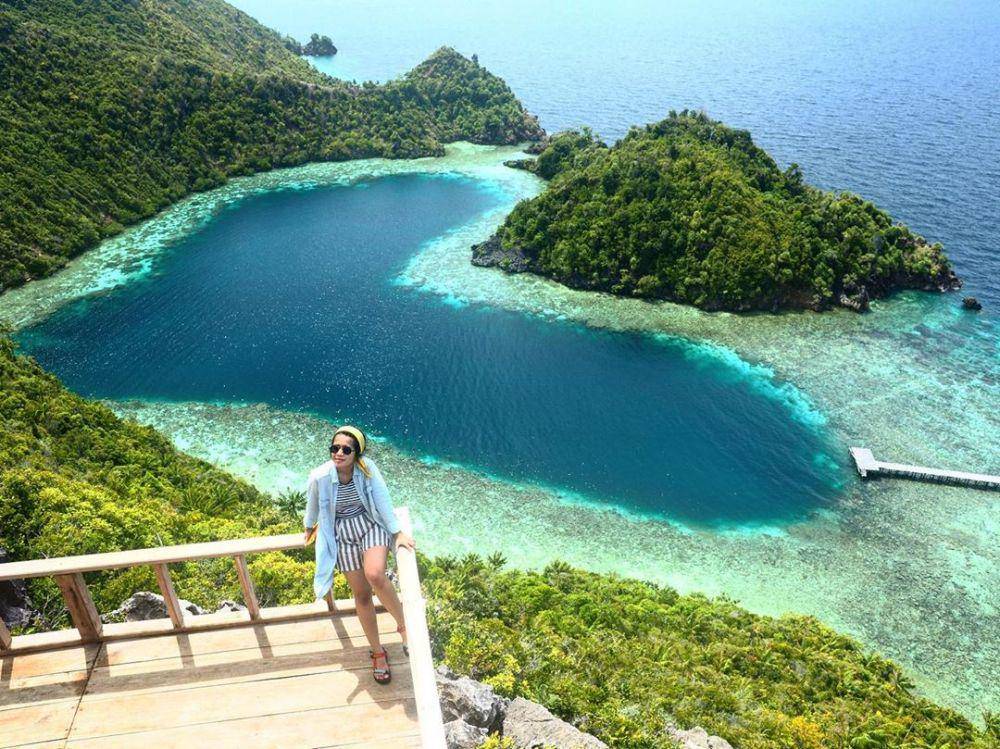 pesona Telaga Love yang ada di Raja Ampat (befreetour.com)