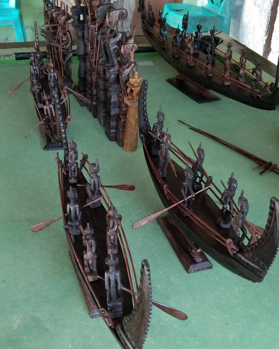 Ukiran patung khas Desa Tumbur (instagram.com/fiandfasse_)