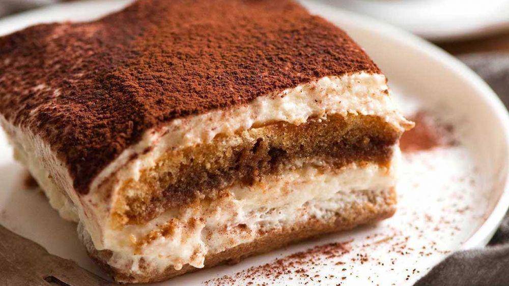 ilustrasi tiramisu (recipetineats.com)