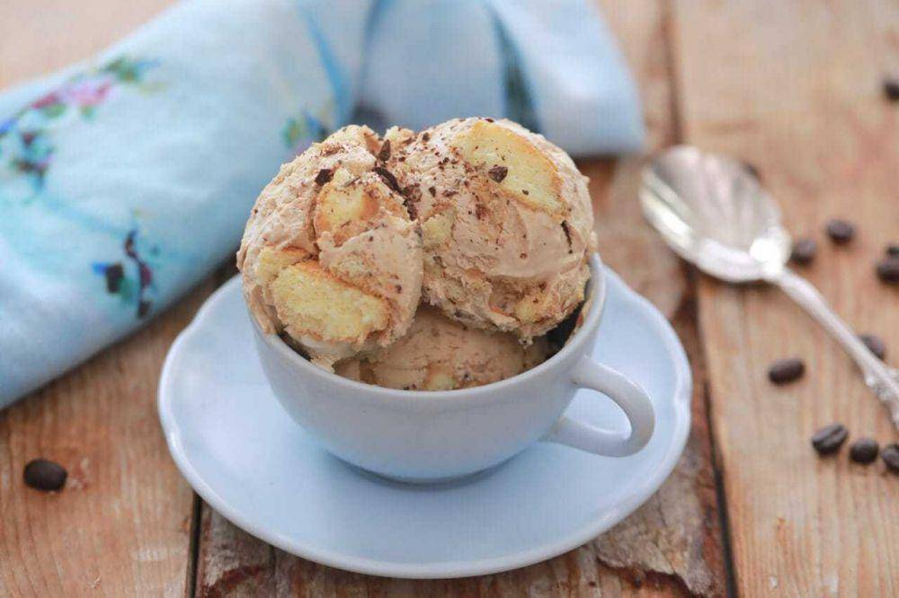 ilustrasi es krim tiramisu (biggerbolderbaking.com)