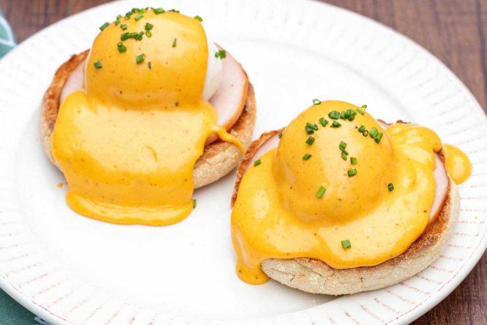 ilustrasi egg benedict (blog.suvie.com)