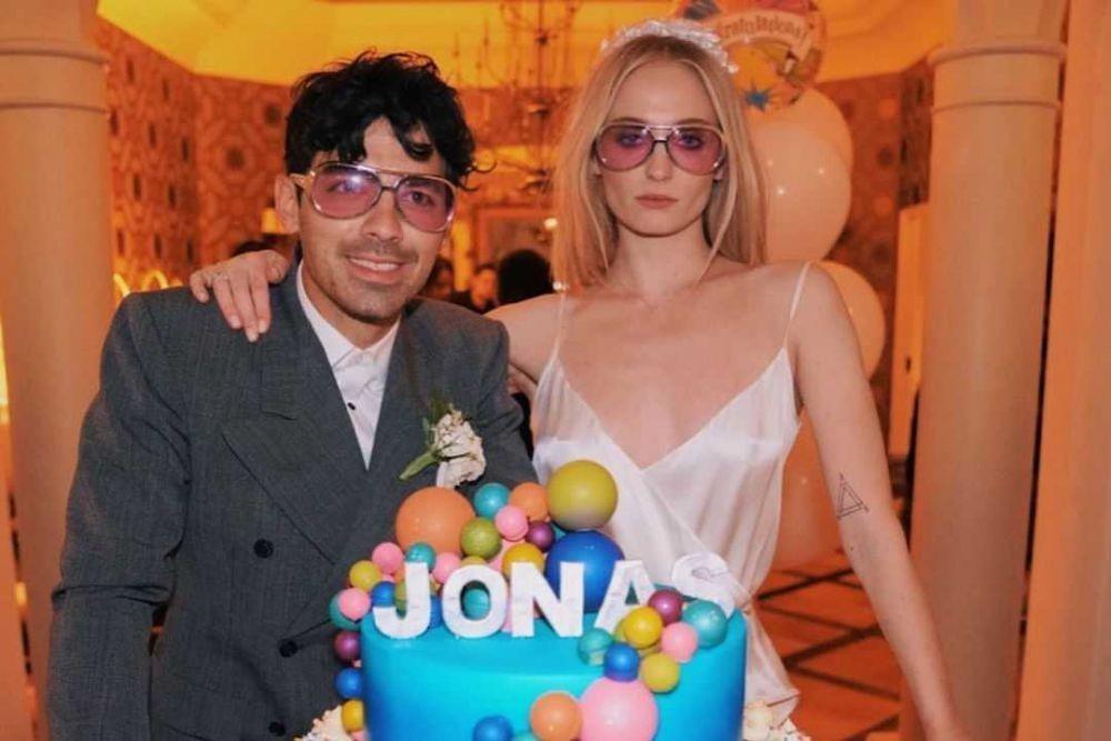 2 Tahun Menikah, Ini 11 Potret Romantis Joe Jonas dan Sophie Turner