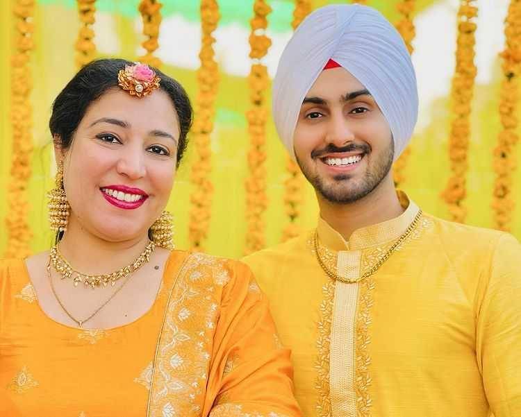 Rohanpreet Singh dan mama (instagram.com/rohanpreetsingh)