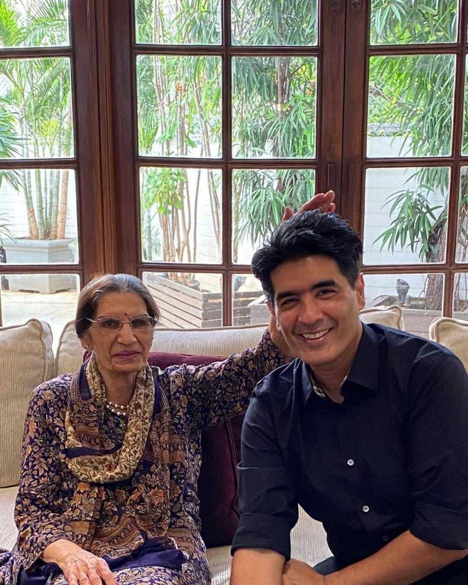 Manish Malhotra dan mama (instagram.com/manishmalhotra05)
