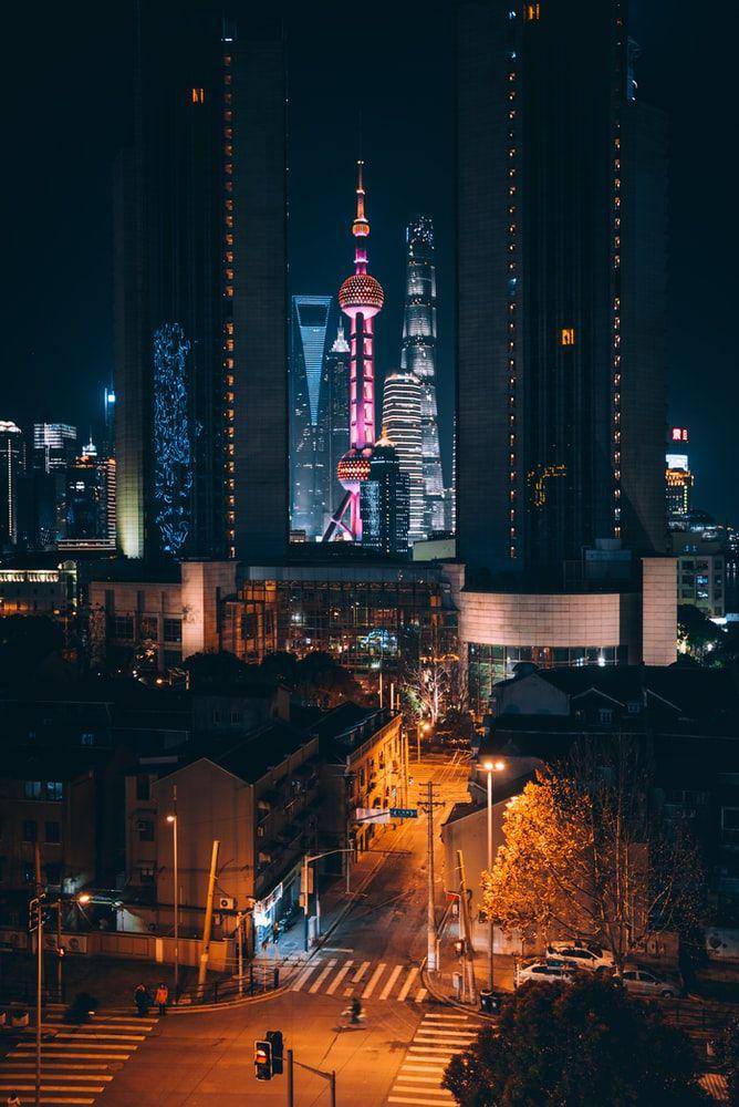 Ilustrasi kota yang sepi karena jam malam. Sumber:Unsplash.com/丁亦然
