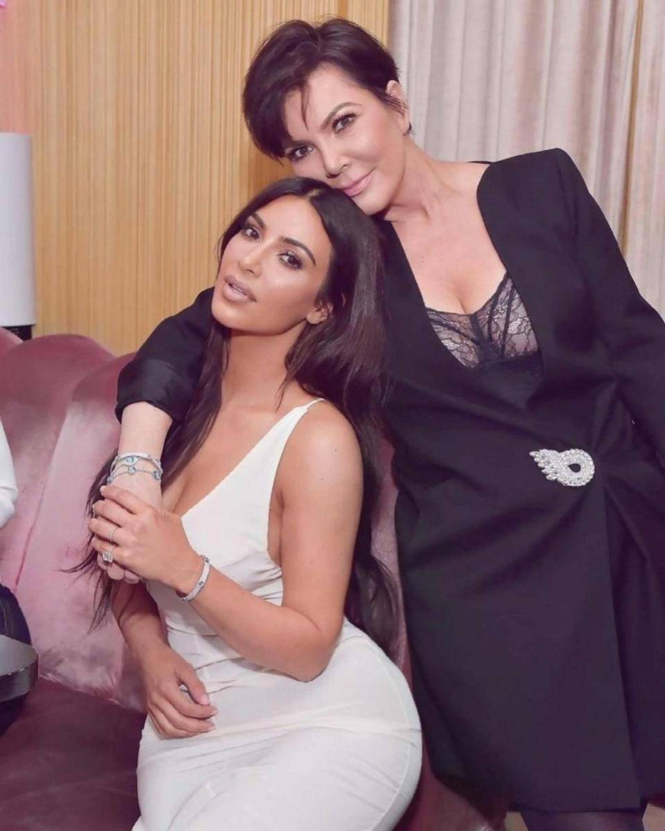 Artis Hollywood foto bareng mamanya. (Stefaniekeenan via Instagram.com/kimkardashian/)