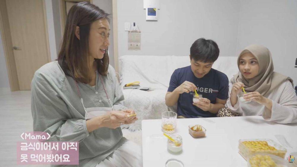 Kimbab Family buka bersama Bianca Kartika. (YouTube.com/Kimbab Family/)