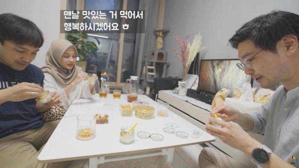 Kimbab Family buka bersama Bianca Kartika. (YouTube.com/Kimbab Family/)