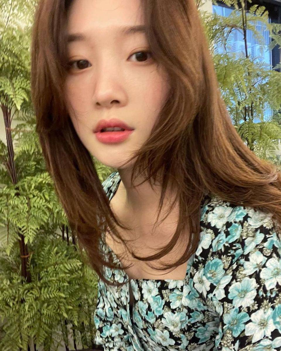 instagram.com/j_chaeyeoni