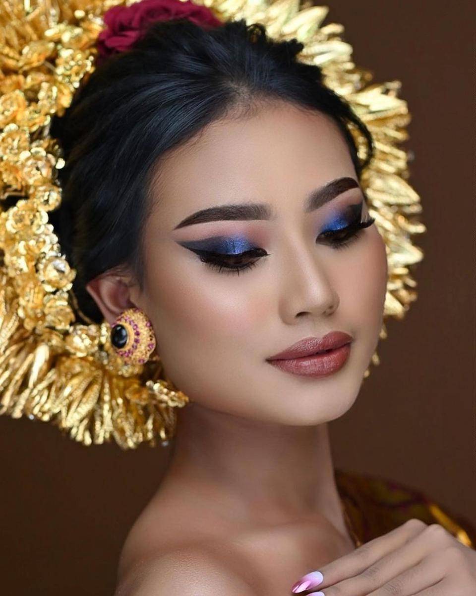 Wedding makeup adat Bali (@liza_photography via instagram.com/sanggar_liza)