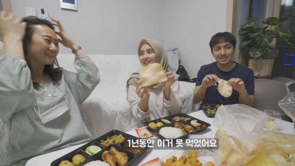 Kimbab Family buka bersama Bianca Kartika. (YouTube.com/Kimbab Family/)