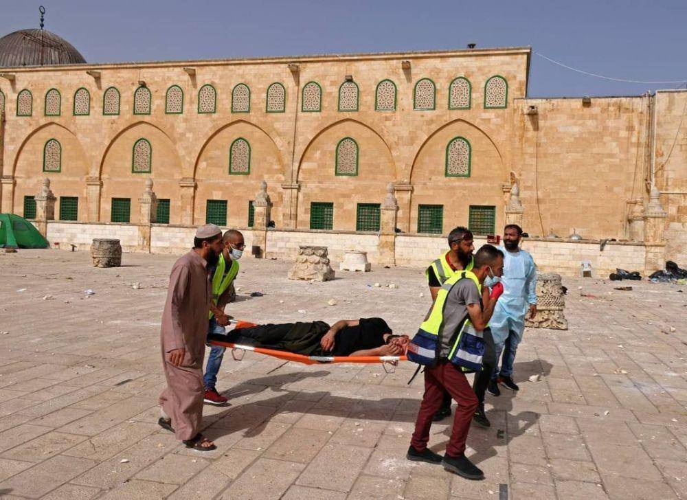 Korban penyerangan Polisi Israel terhadap warga Palestina di Masjid Al-Aqsa. (instagram.com/eye.on.palestine)