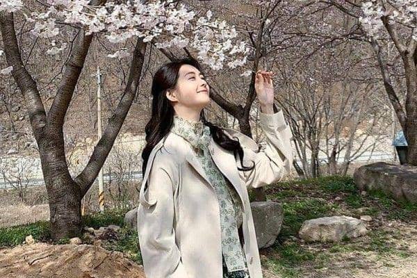 Ibu Tiga Anak, 9 Potret Manis Lee Yo Won Pemeran Drama '49 Days'