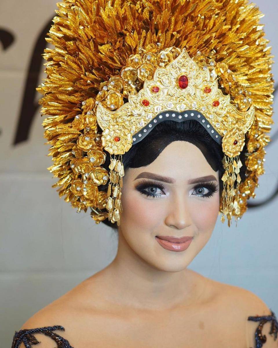 Wedding makeup adat Bali (instagram.com/bima.chang)