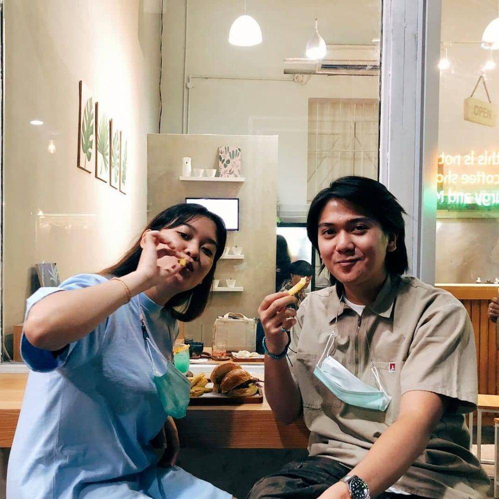 Iqbaal dan Zidny (instagram.com/iqzid_lovers13)