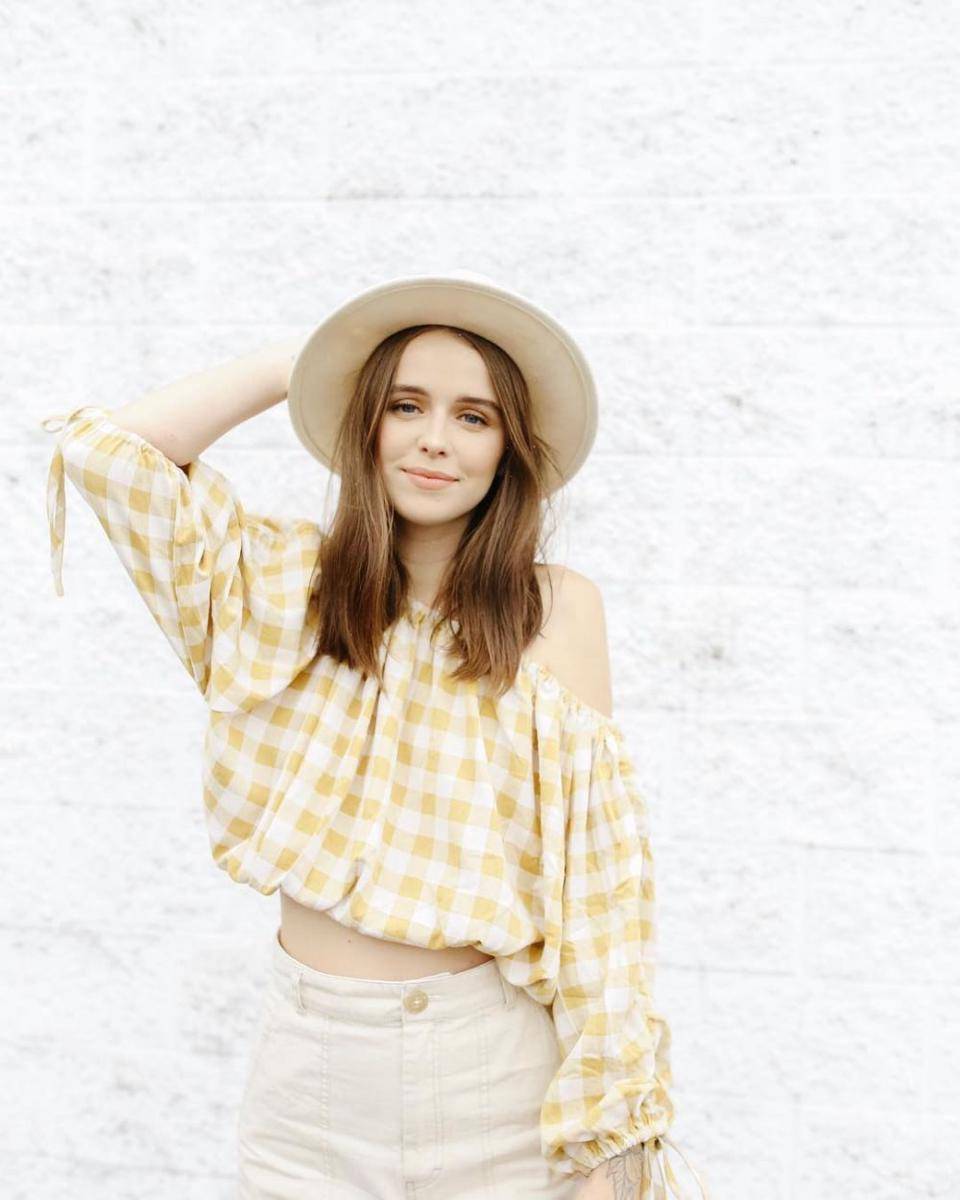 Acacia Brinley (instagram.com/acaciakersey)