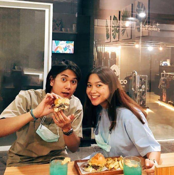 Iqbaal dan Zidny (instagram.com/iqzid_lovers13)
