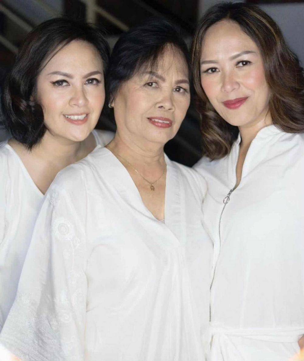 Artis Indonesia foto bareng mamanya. (Instagram.com/cynthia_lamusu/)