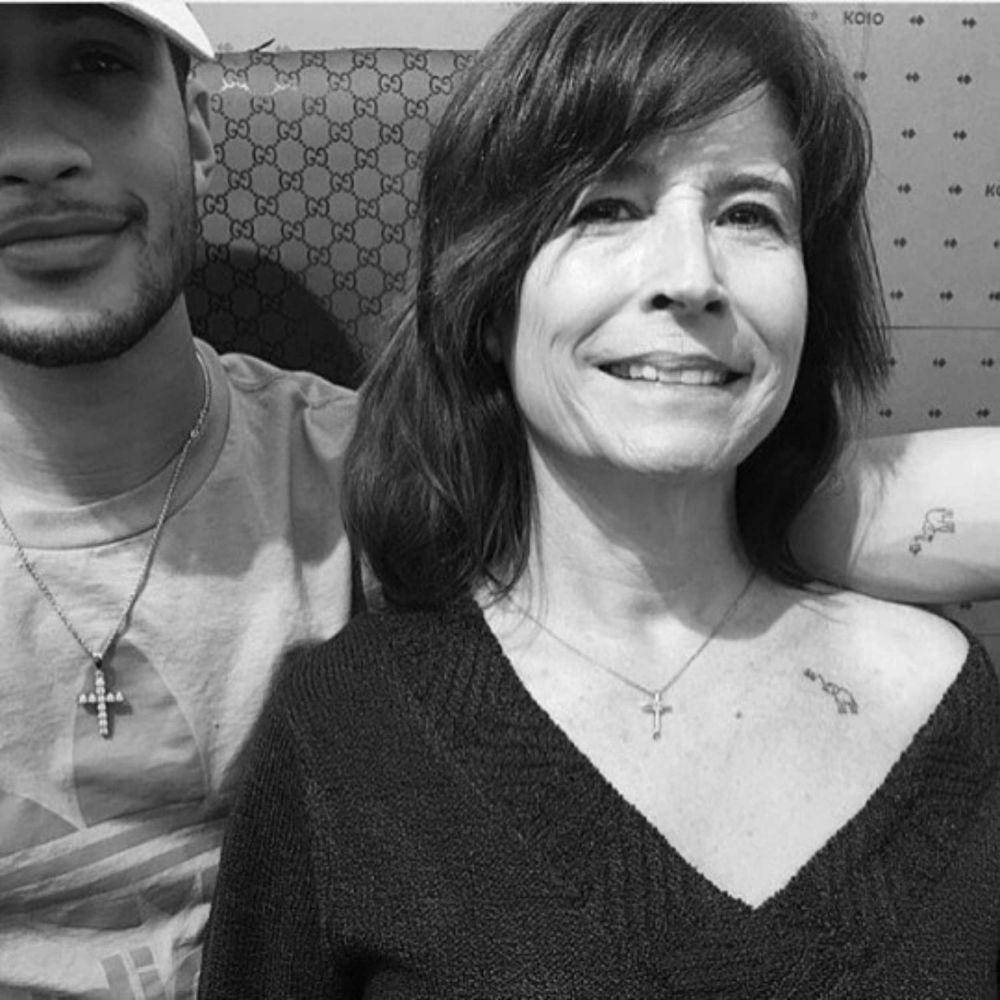 Artis Hollywood foto bareng mamanya. (Instagram.com/jordanfisher/