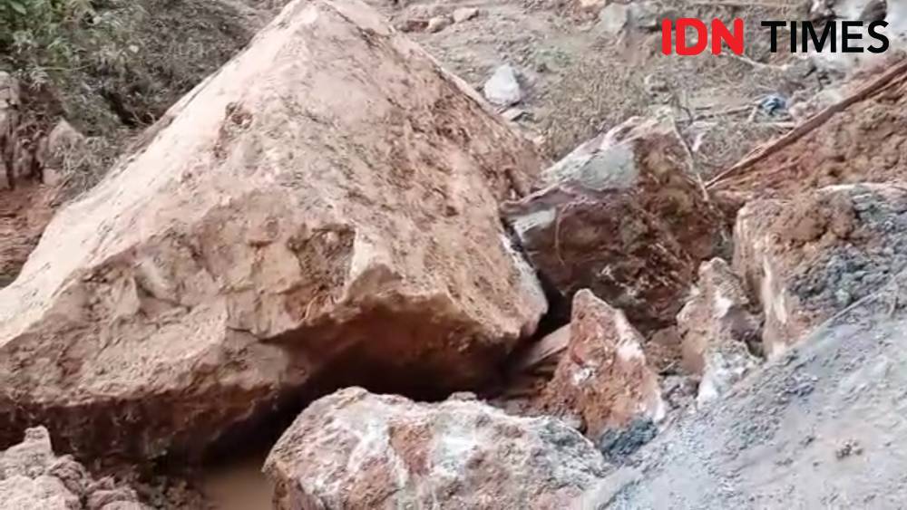 Material batuan di lokasi kejadian penambang emas ilegal di kawasan Kimbahan Abai, Kecamatan Sangir Batang Hari, Kabupaten Solok Selatan (Solsel) Dok. IDN Times