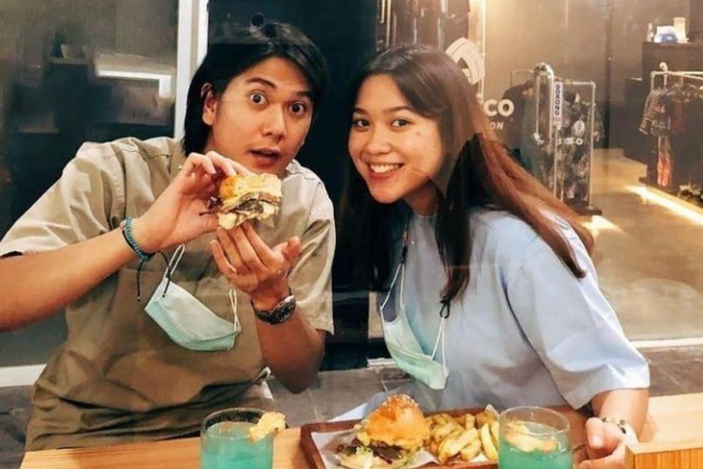 Curi Perhatian, 9 Potret Manis Iqbaal Ramadhan dan Zidny Lathifa