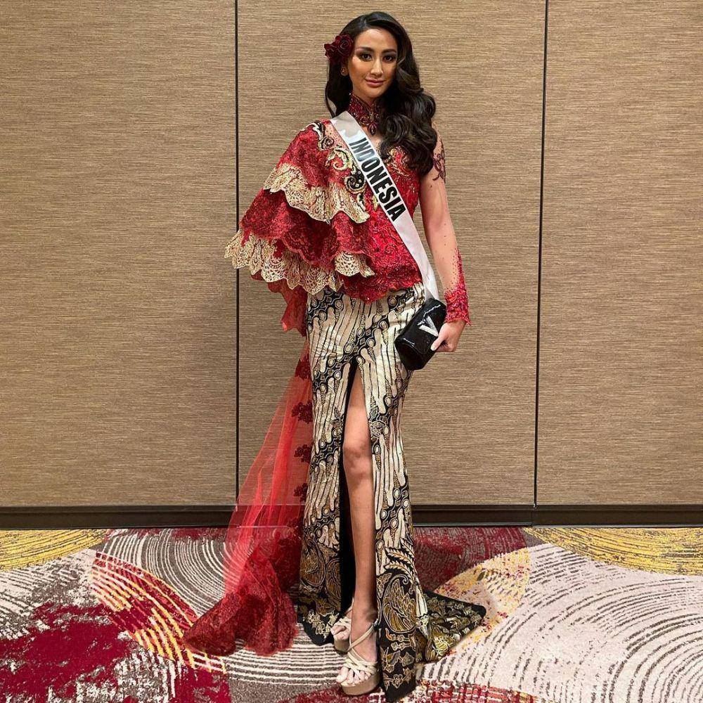 Ayu Maulida dalam balutan kebaya (Instagram.com/officialputeriindonesia)