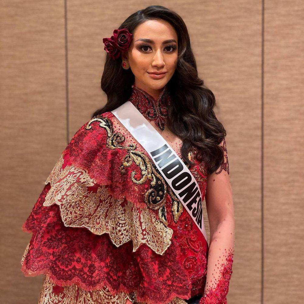Ayu Maulida dalam balutan kebaya (Instagram.com/officialputeriindonesia)