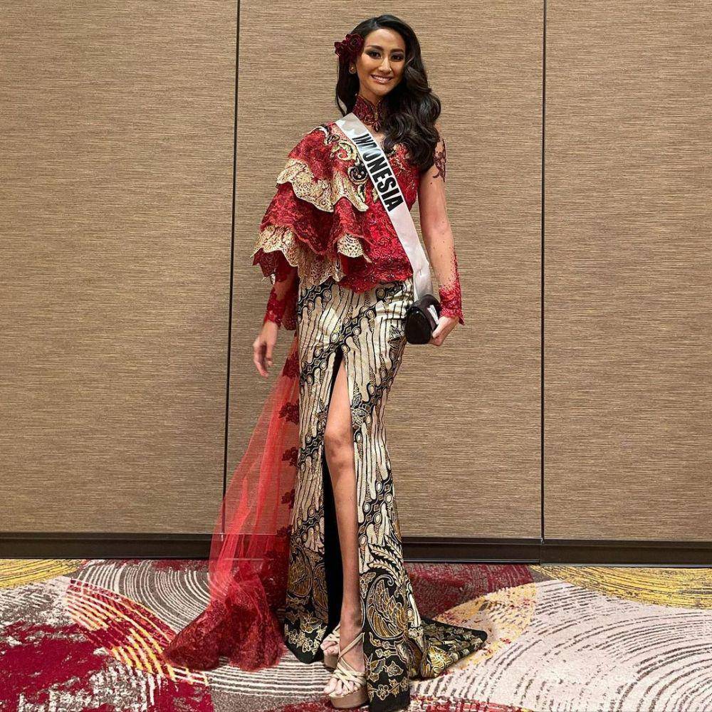 Ayu Maulida dalam balutan kebaya (Instagram.com/officialputeriindonesia)