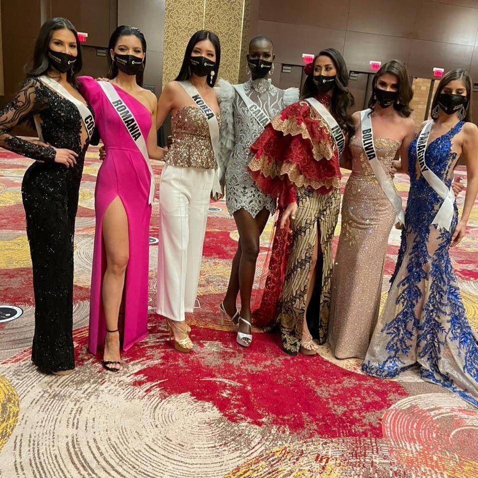 Ayu Maulida bersama para kontestan lainnya dalam balutan kebaya (Instagram.com/ivonnecerdas)