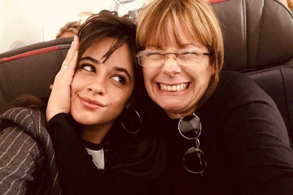 Camila Cabello dan ibunya (instagram.com/camila_cabello)