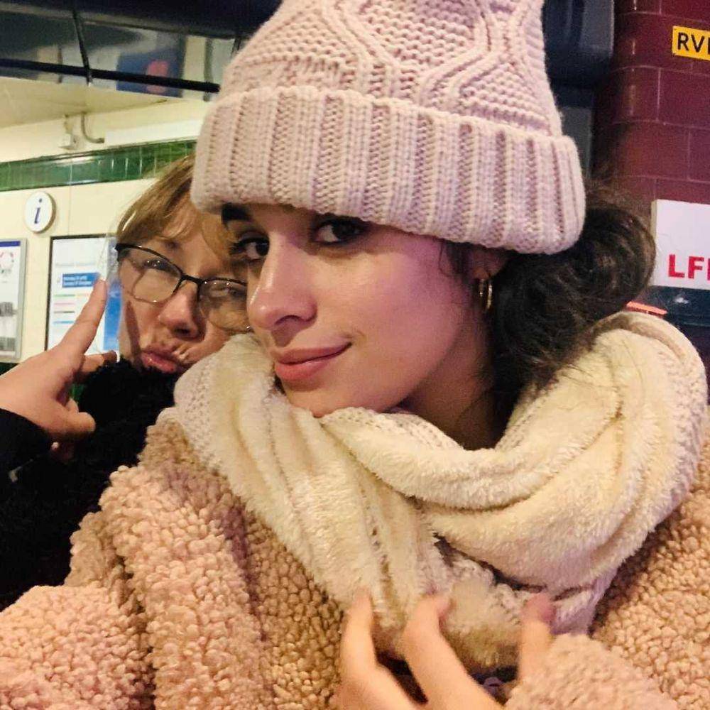 Camila Cabello dan ibu (instagram.com/camila_cabello)