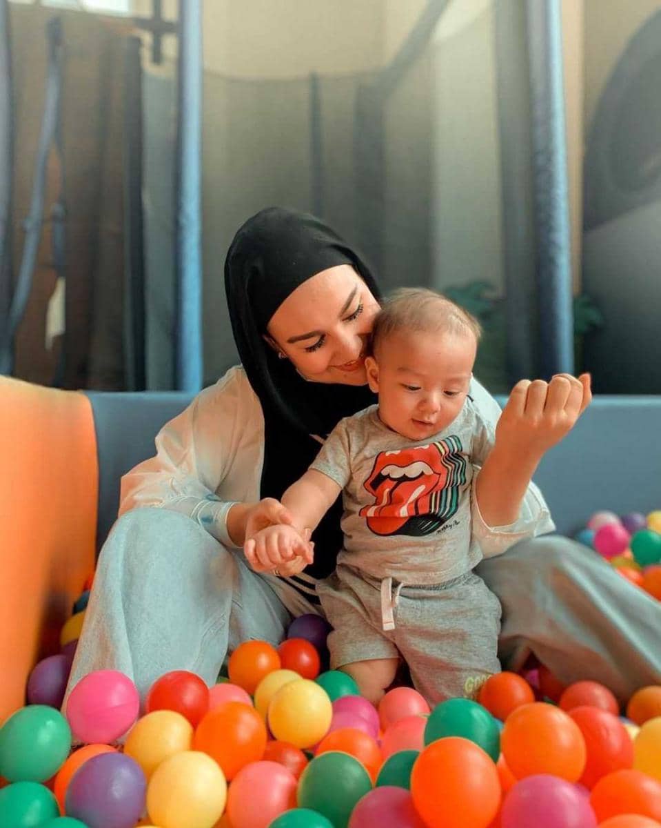 Irish Bella dan Air Rumi Akbar (instagram.com/_irishbella_)