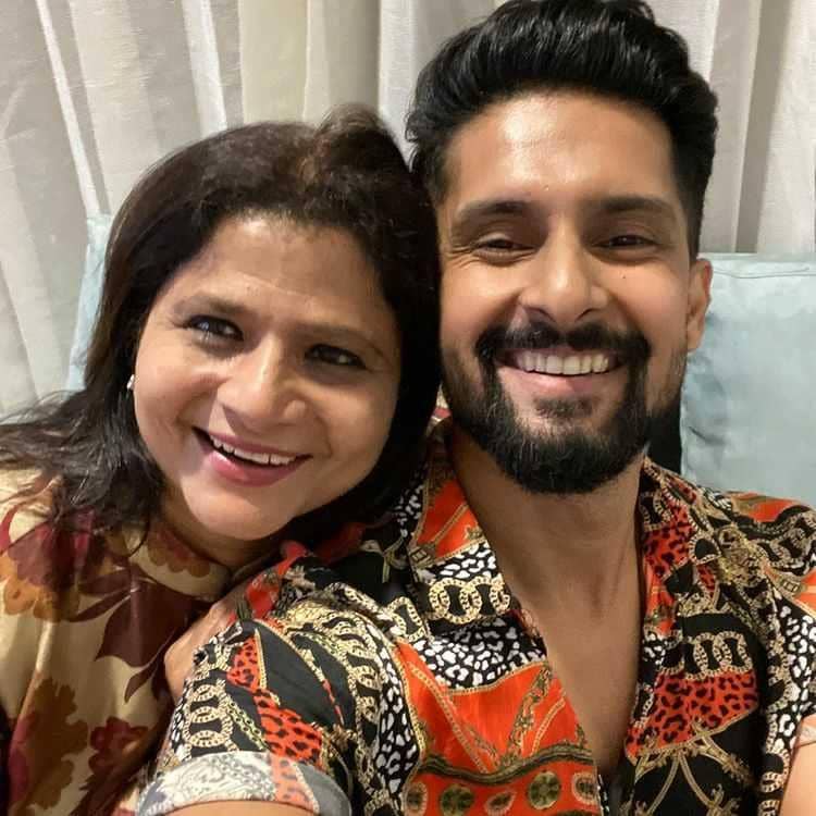 Ravi Dubey dan mama (instagram.com/ravidubey2312)