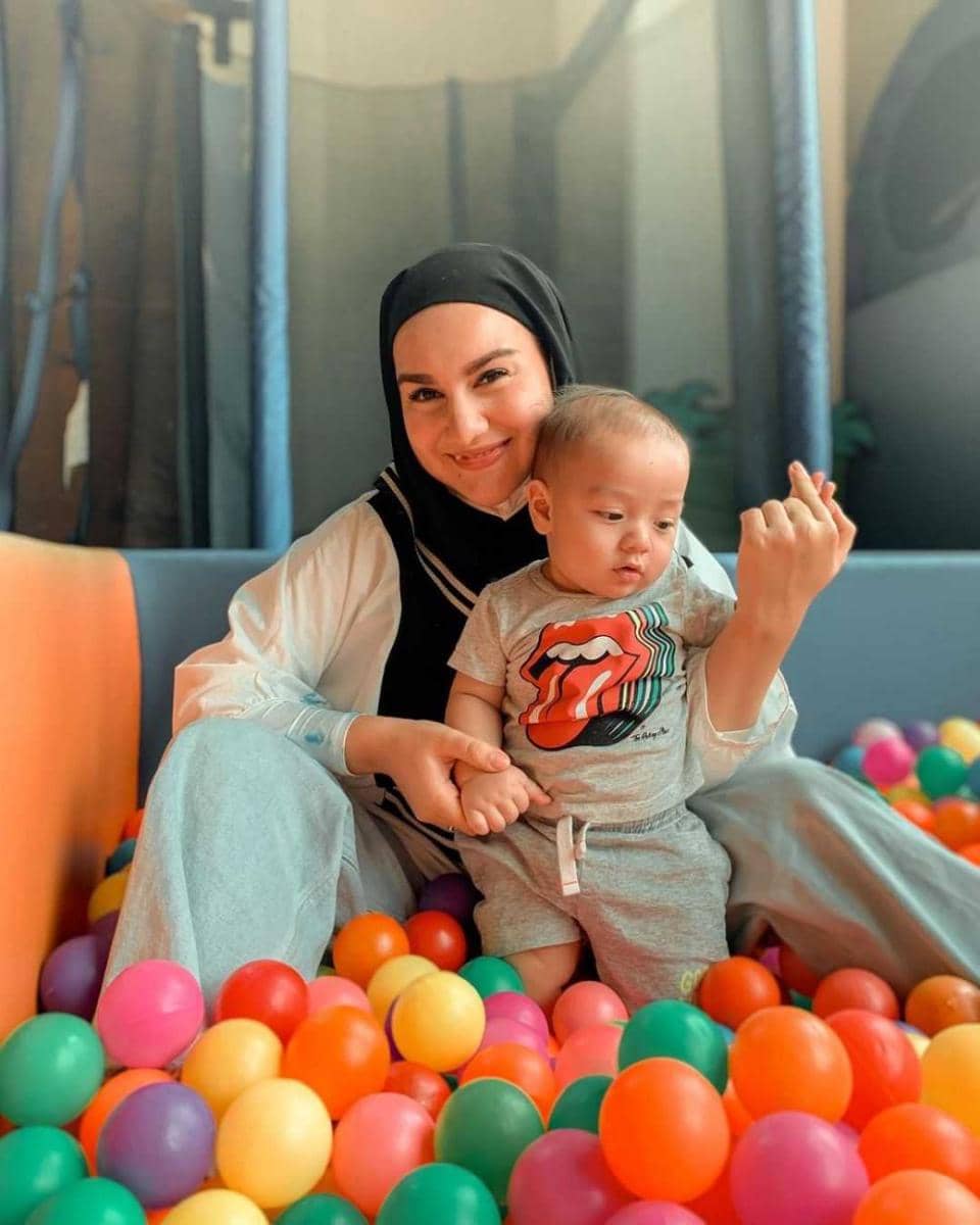 Irish Bella dan Air Rumi Akbar (instagram.com/_irishbella_)