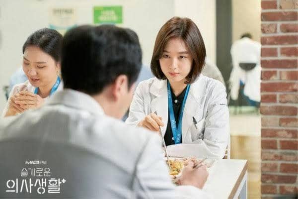 Ahn Eun Jin di Hospital Playlist (dok. tvN)