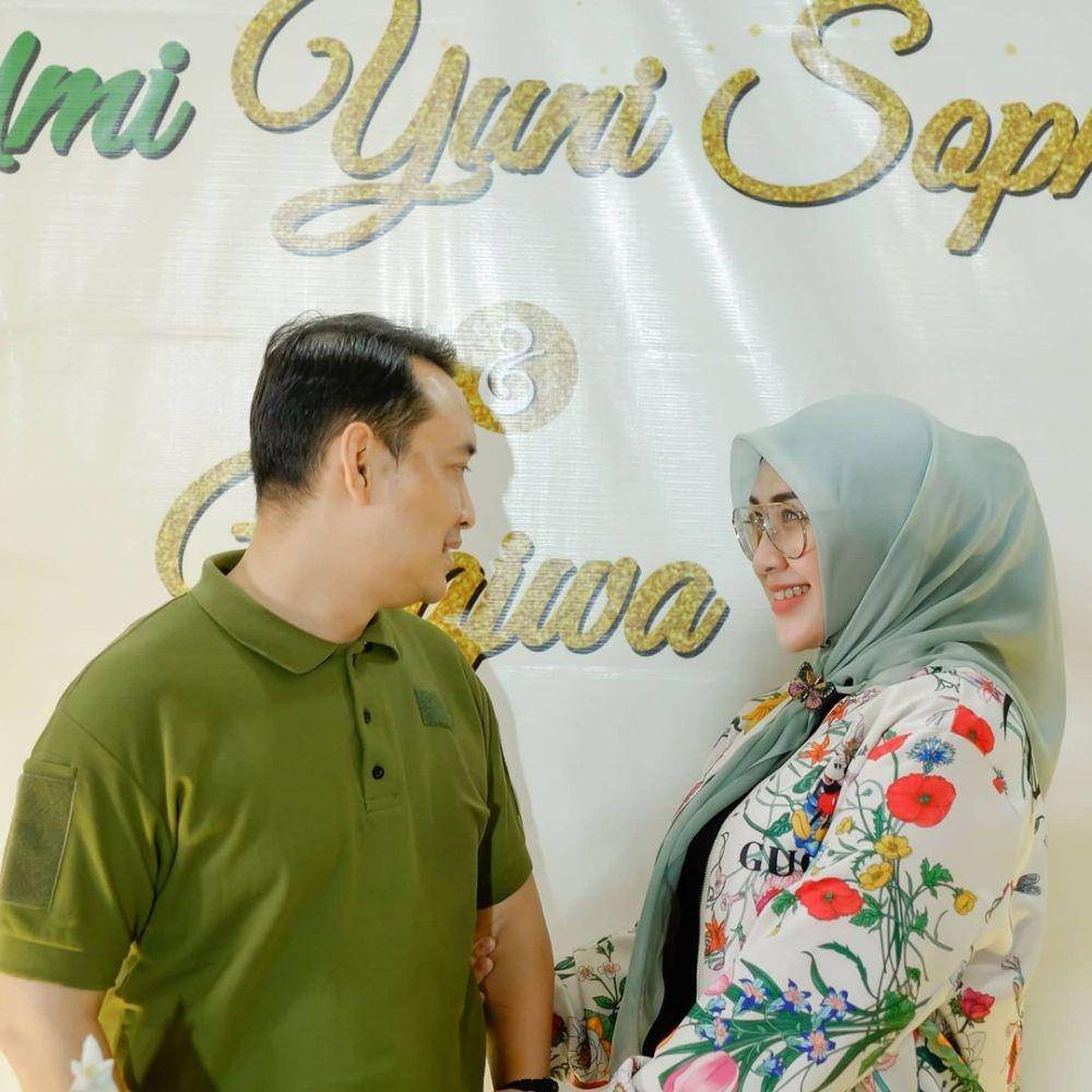 Kemesraan Bupati Nganjuk dan istri (Instagram.com/yunisophia_)