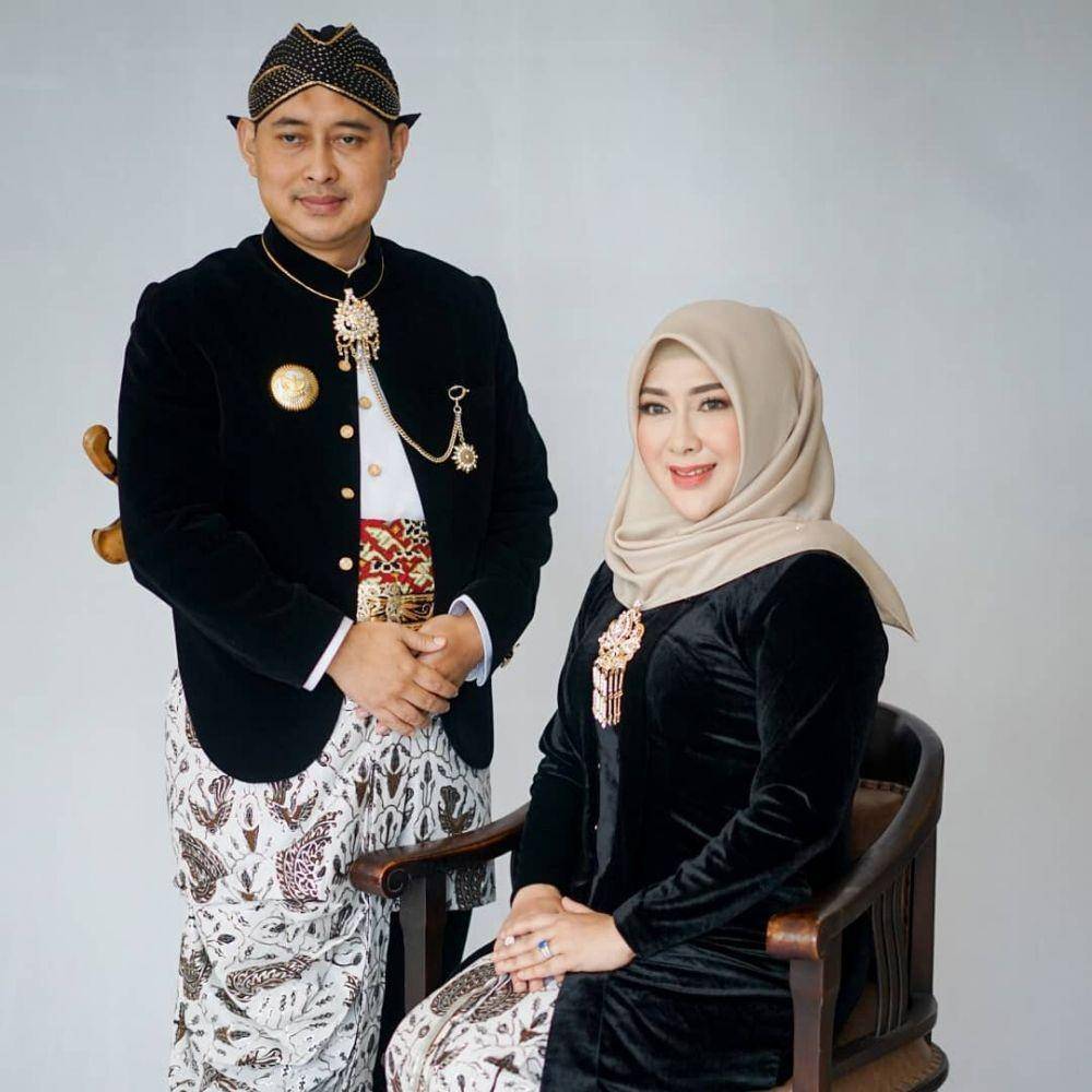 Kemesraan Bupati Nganjuk dan istri (Instagram.com/yunisophia_)