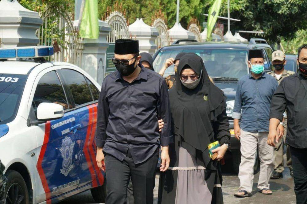 Kemesraan Bupati Nganjuk dan istri (Instagram.com/yunisophia_)