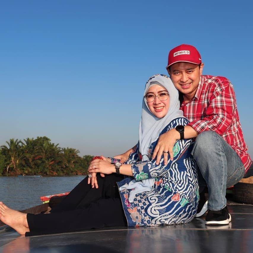 Kemesraan Bupati Nganjuk dan istri (Instagram.com/yunisophia_)