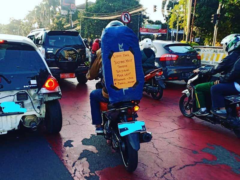 10 Meme Tulisan di Belakang Bawaan Pemudik, Ajang Curhat Colongan!