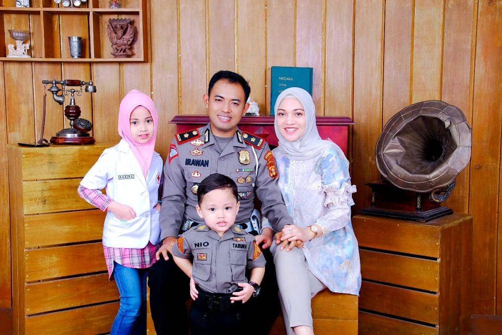 Keluarga kecil Kompol Irawan Setyono. Foto istimewa