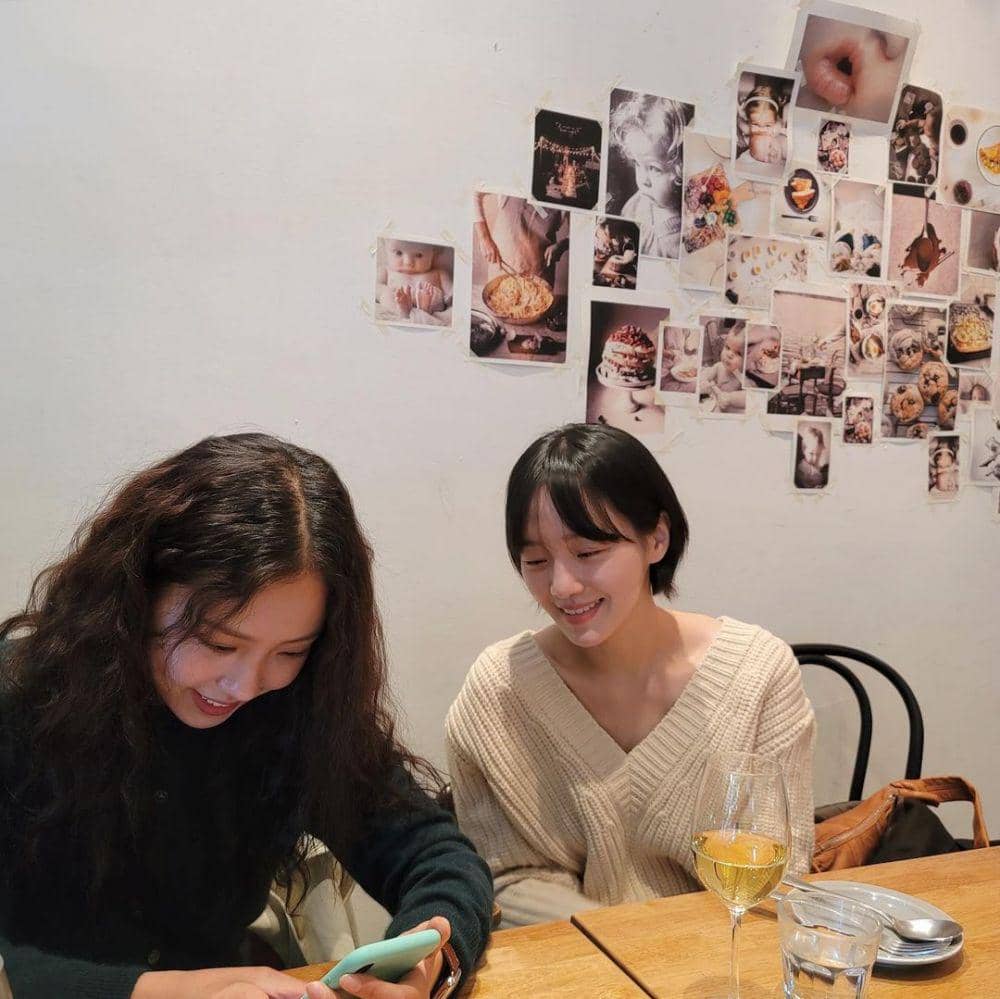 Potret Go Min Si dan Park Gyu Young saat hangout bersama (instagram.com/gominsi)