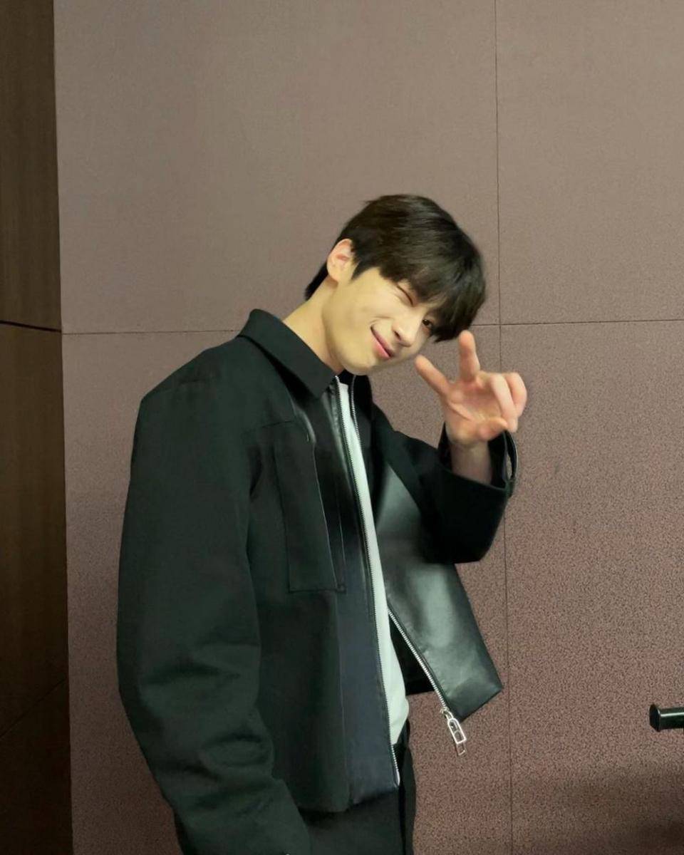 Seungwoo VICTON (instagram.com/w_o_o_y_a)